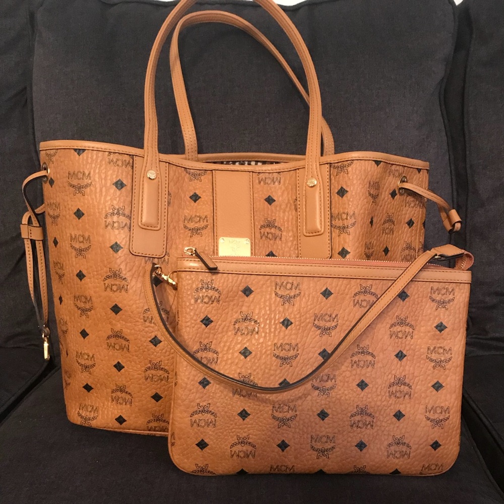 LIKE NEW MCM LIZ REVERSIBLE TOTE SHOPPER.